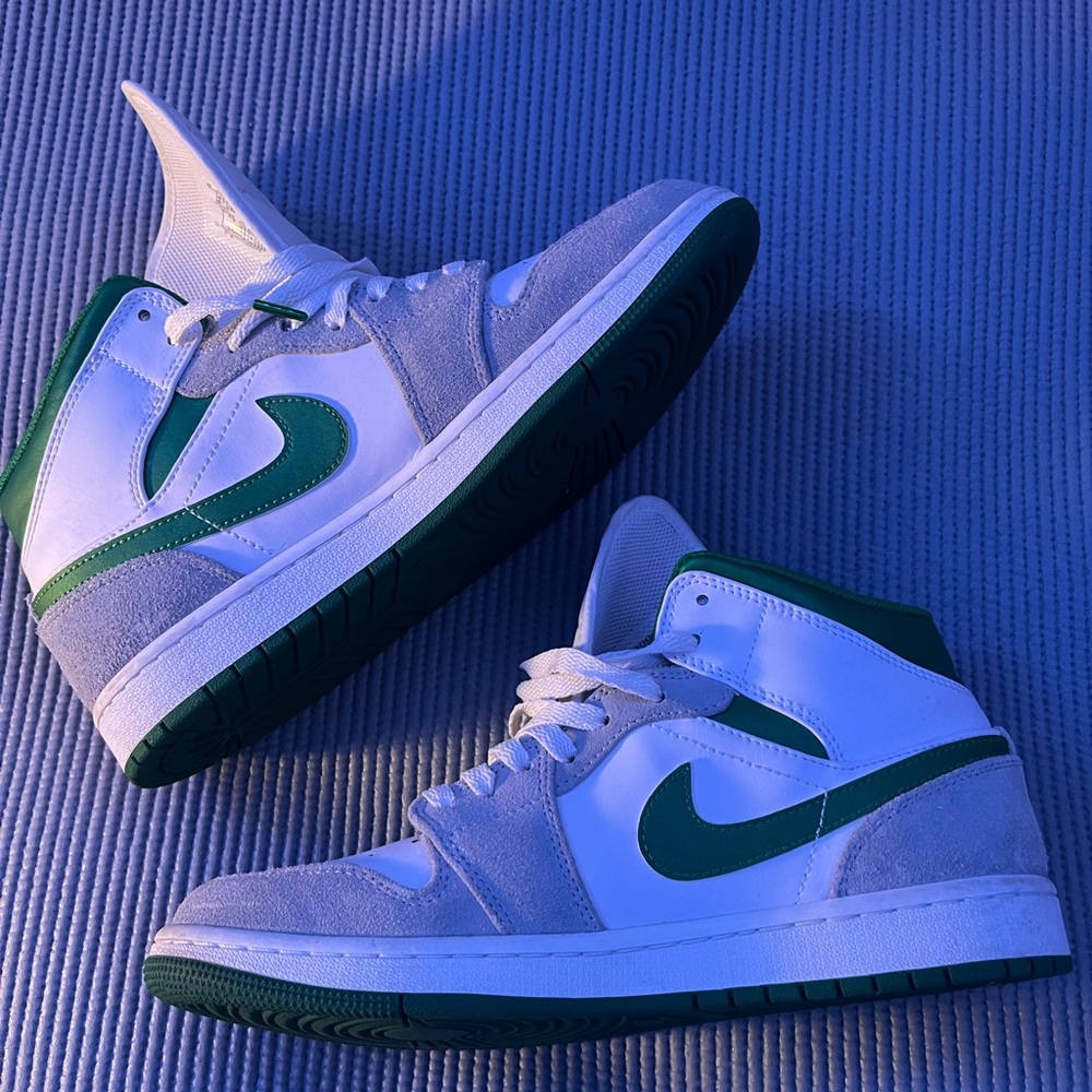 ‼️Jordan 1 high tops green and white good condition box not included size 8M‼️